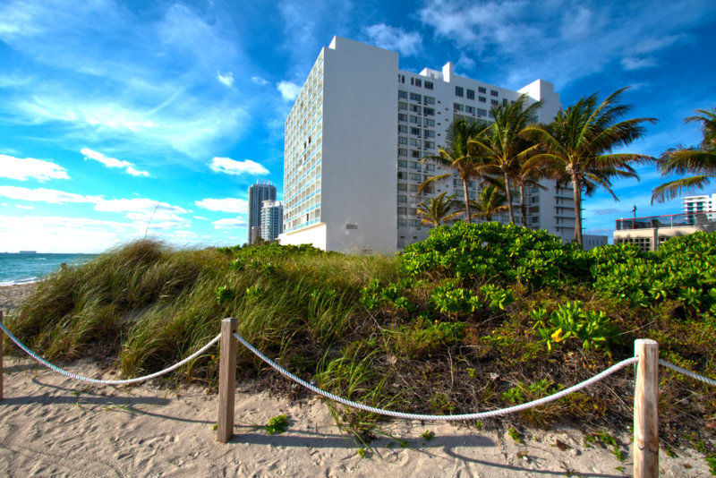 Deauville Beach Resort Miami Beach Exterior photo